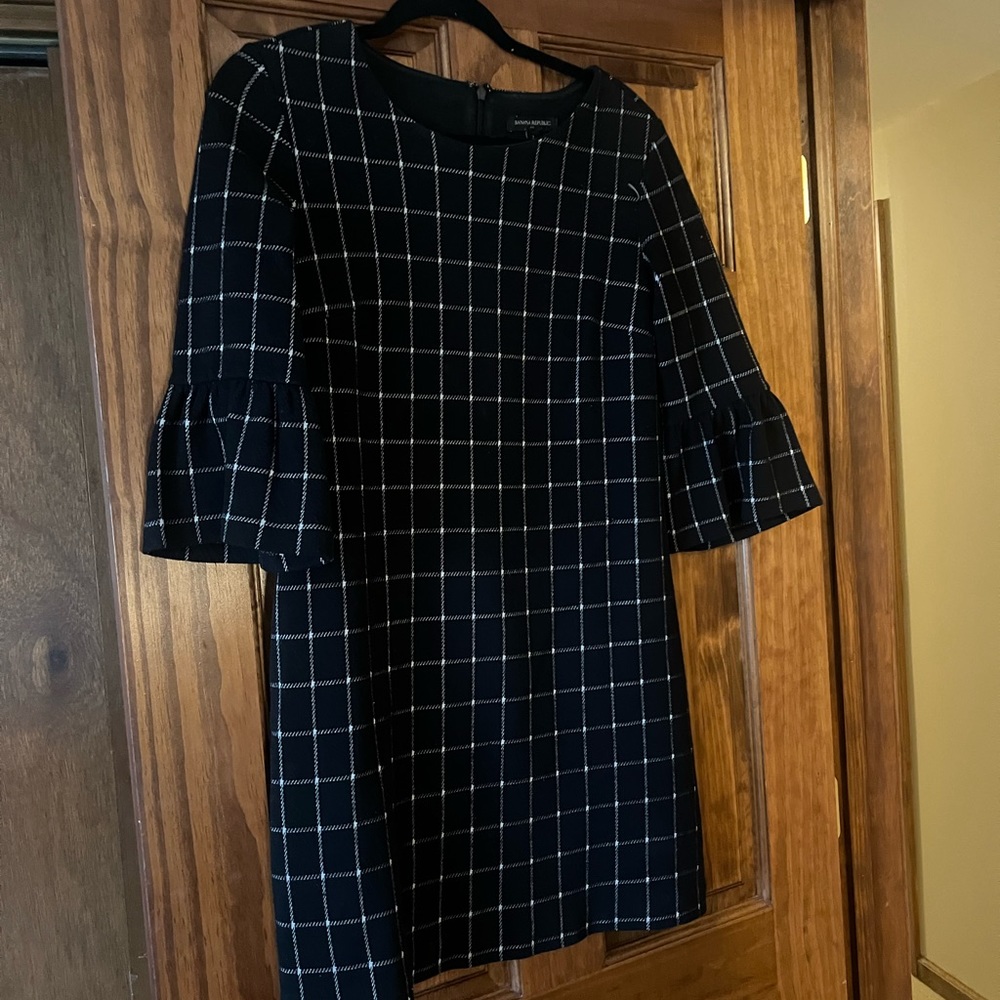 Banana Republic dress 3 quarter length bell sleeves . Black
